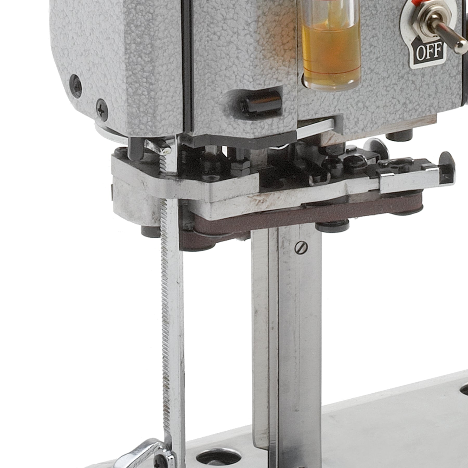 The 5000FS's built-in sharpener guarantees a sharp edge on every cut, making cutting fabric easier than a sharp blade