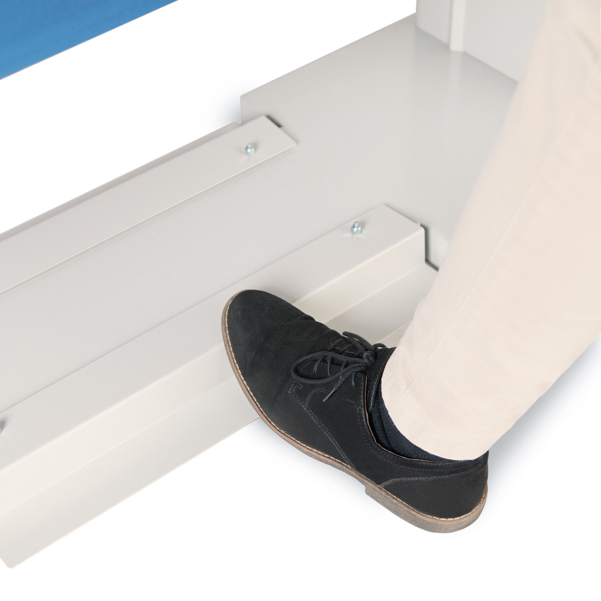 The 6200VB Professional Vacuum Pressing Table is equipped with foot pedals on both side