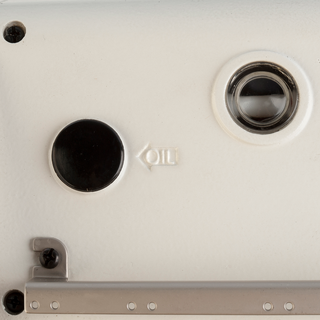 5600SO DIRECT DRIVE 3/5 THREAD SERGING MACHINE - AUTOMATIC LUBRICATION